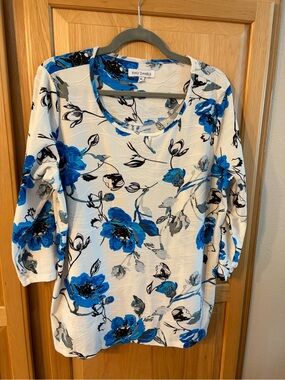 Emily Daniels White and Blue Floral Scoop Neck Blouse
